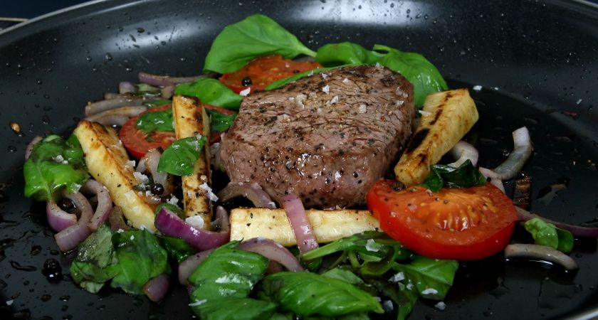 Мясо «По-кремлёвски»: новый взгляд на классику Мясо «По-кремлёвски»: новый взгляд на классику