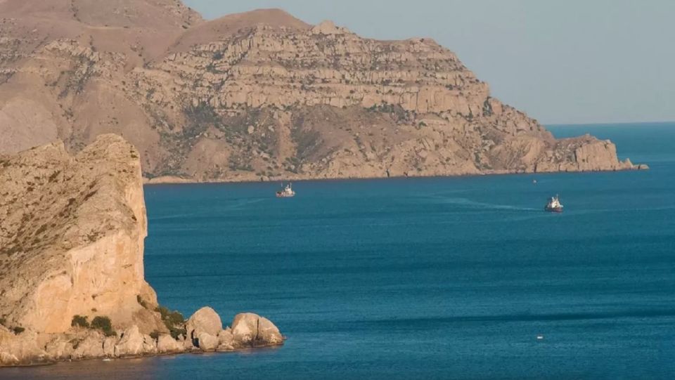 Секретные пляжи Крыма: откройте для себя укромные уголки полуострова, известные только местным Секретные пляжи Крыма: откройте для себя укромные уголки полуострова, известные только местным