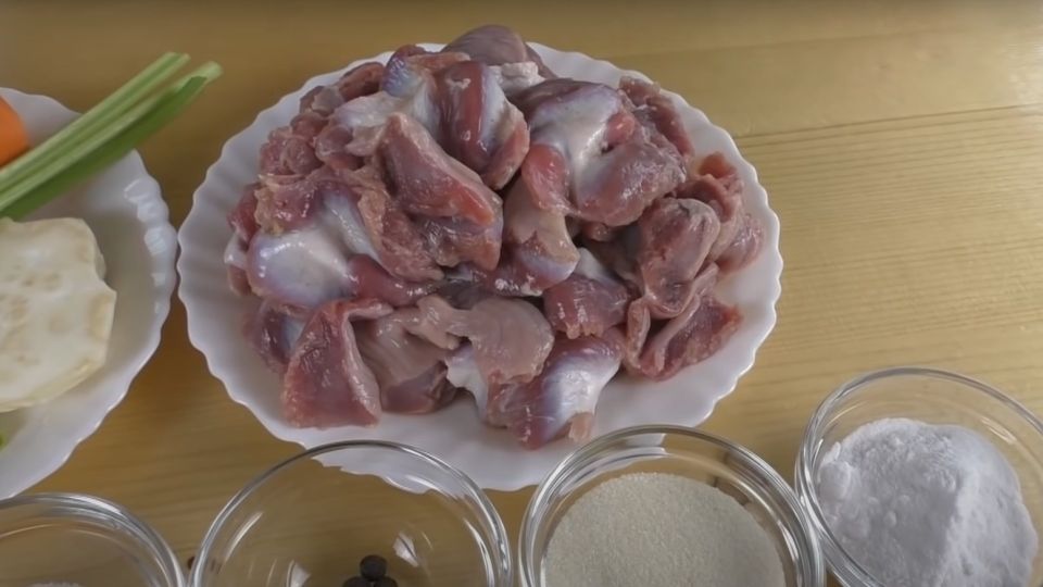 Как быстро очистить куриные желудки: простой трюк Как быстро очистить куриные желудки: простой трюк