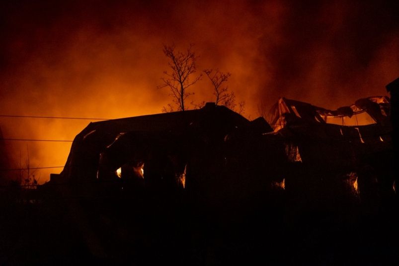 В Приморье в жилом доме произошёл пожар: как спасали жильцов В Приморье в жилом доме произошёл пожар: как спасали жильцов