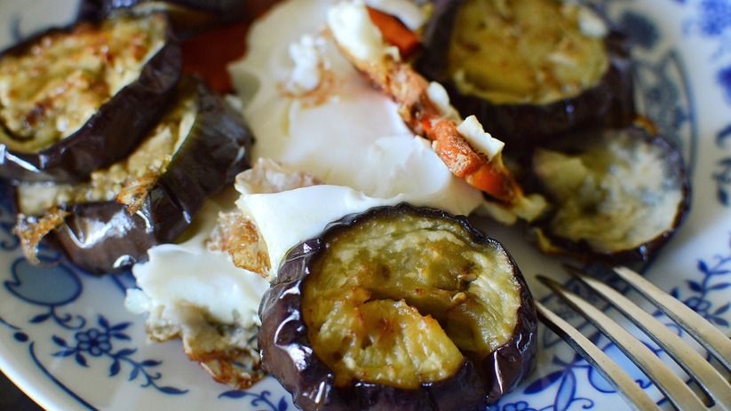 Запечённые баклажаны с хрустящей корочкой: лёгкий и вкусный рецепт Запечённые баклажаны с хрустящей корочкой: лёгкий и вкусный рецепт