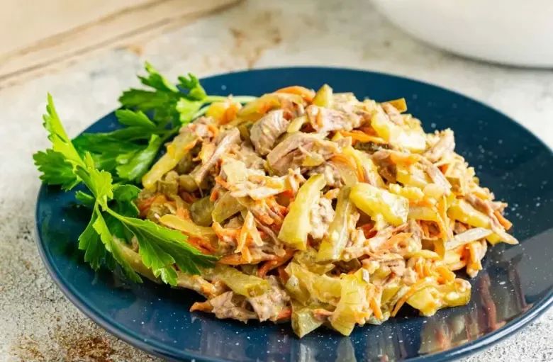 Салат «Влюблённый генерал»: как приготовить вкусно и просто Салат «Влюблённый генерал»: как приготовить вкусно и просто