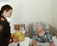 Секреты долголетия: сотрудник СК России пришли в больницу с подарками