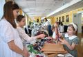 Светлые традиции: как благотворительная ярмарка "Белый цветок" в гимназии вдохновляет на добро