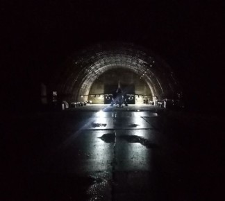 Юрий Баранчик: Российский штурмовик Су-25 в защитном ангаре где-то на одной из авиабаз ВКС России