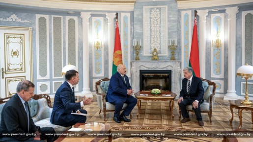 «В***здили из страны как мешок картошки»: Лукашенко выслал новую партию змагаров – на Украину