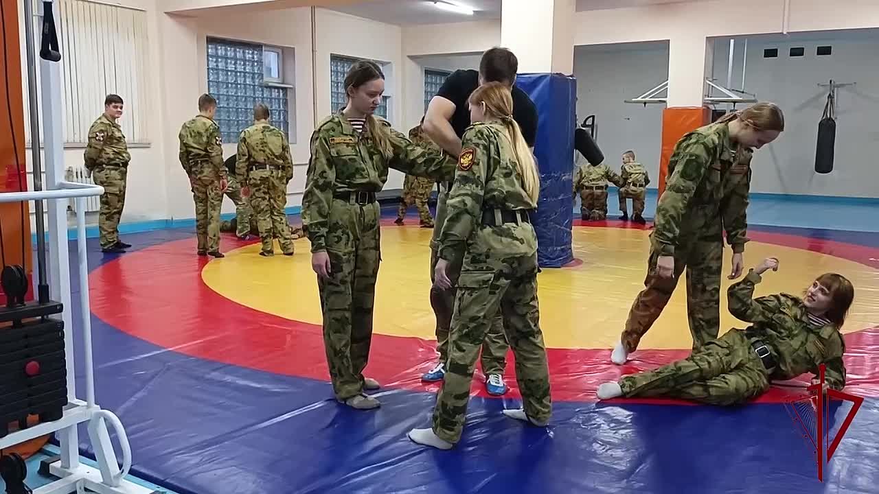 Тульские росгвардейцы провели урок самообороны для кадет учебного центра имени Е. Ю. Рындина